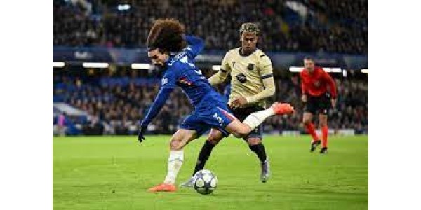 Os jogadores de futebol precisam de se concentrar nos treinos e nas partidas Os jogadores de futebol precisam de se concentrar nos treinos e nas partidas